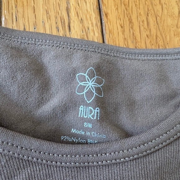 Top - Picture 2 of 2